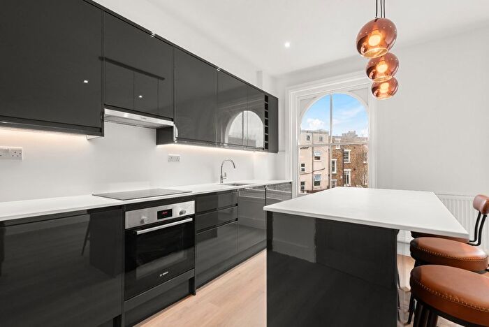 3 Bedroom Flat To Rent In Isledon Road, Yonge Park, N7