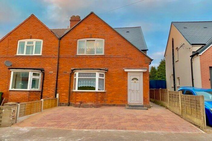 3 Bedroom Semi-Detached House To Rent In Charles Foster Street, Wednesbury, WS10