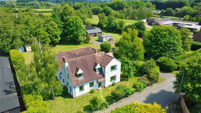 4 Bedroom Detached House For Sale In Rookery Road, Wyboston, Bedford, MK44