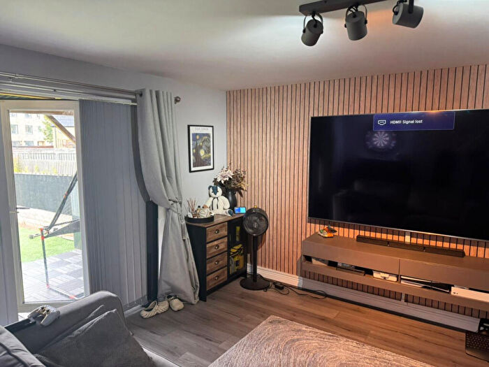 3 Bedroom Semi Detached House To Rent In Red Holt Drive, Keighley, West Yorkshire, BD21