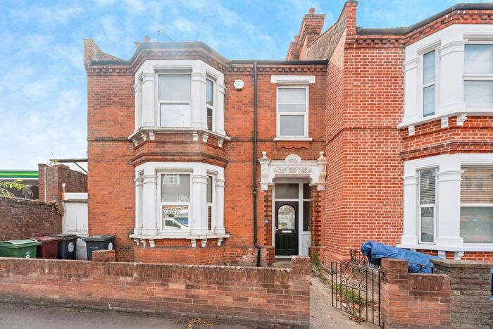 3 Bedroom End Terrace House For Sale In Forest Road, Walthamstow, E17