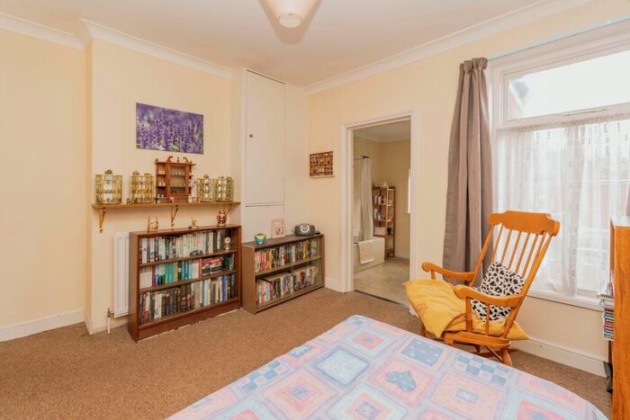 2 Bedroom Semi-Detached House For Sale In Shirley Park Road, Southampton, Hampshire, SO16