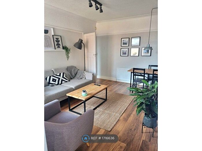 3 Bedroom Flat To Rent In Bosworth Gardens, Newcastle Upon Tyne, NE6