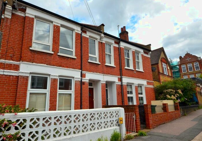 3 Bedroom Maisonette To Rent In Kingswood Road, London, SW2