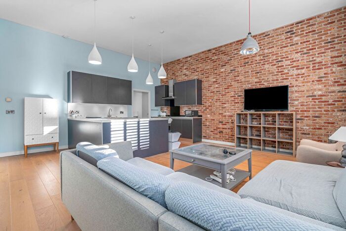 2 Bedroom Flat To Rent In Duncan Place, Leith, Edinburgh, EH6