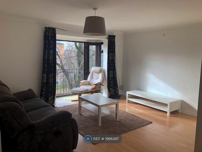 2 Bedroom Flat To Rent In Egerton Court, Manchester, M14