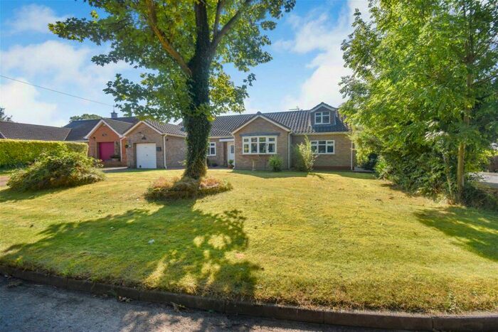 4 Bedroom Bungalow For Sale In Church Road, Waddingham, DN21