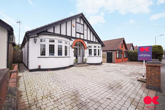 4 Bedroom Detached Bungalow For Sale In Ardleigh Green Road, Hornchurch, RM11