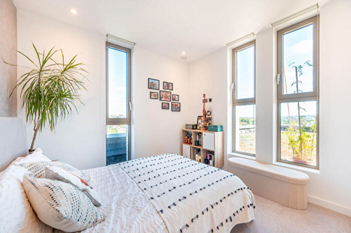 1 Bedroom Flat For Sale In Oberman Road, Dollis Hill, London, NW10