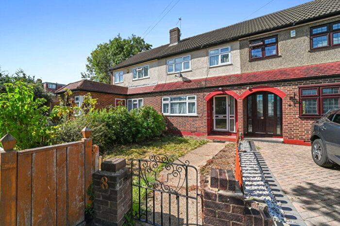 3 Bedroom Terraced House For Sale In Stanley Close, Hornchurch, RM12