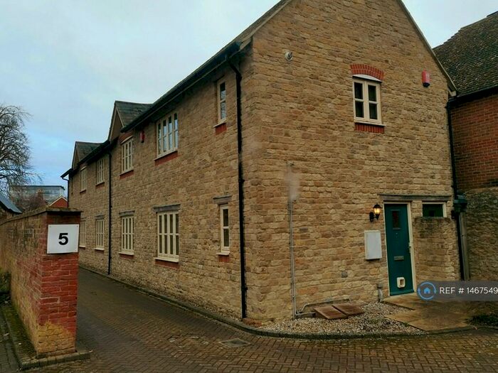1 Bedroom Flat To Rent In Gilmore Court, Highworth, Swindon, SN6