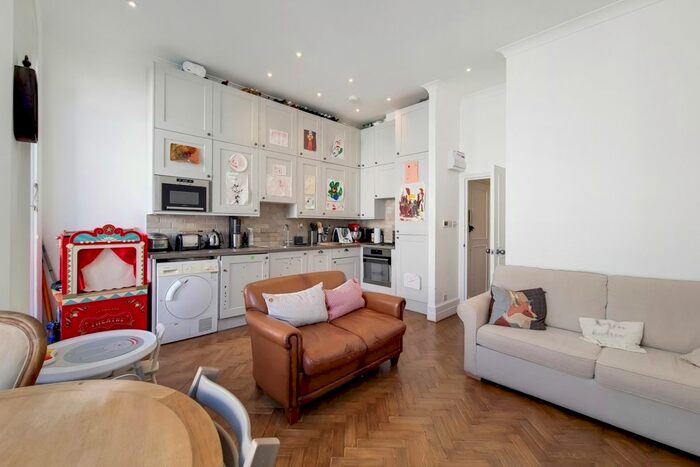 2 Bedroom Flat To Rent In Perham Road, London, W14