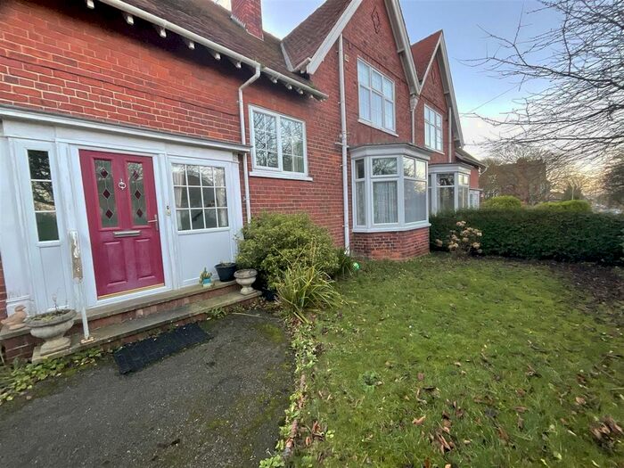 4 Bedroom Flat To Rent In Holbeck Hill, Scarborough, YO11