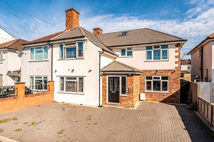 Studio To Rent In Wellington Avenue, Isleworth, TW3