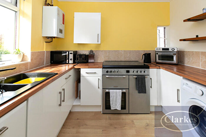 2 Bedroom Flat For Sale In Draycott Road, Bournemouth, BH10
