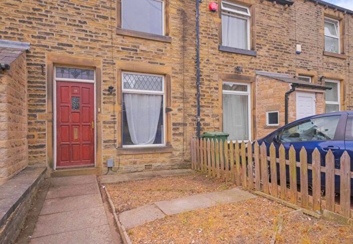 2 Bedroom Terraced House For Sale In Sunningdale Road, Crosland Moor, HD4