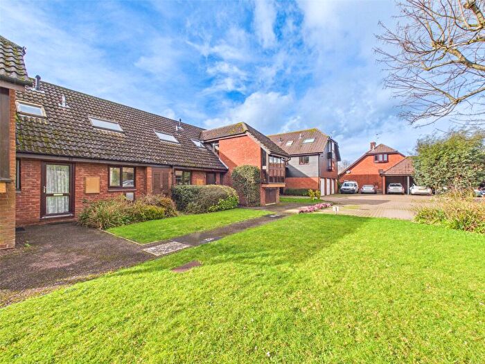 1 Bedroom Apartment For Sale In Westlands, Bransgore, Christchurch, Dorset, BH23