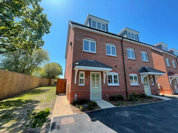 4 Bedroom House To Rent In George Jackson Avenue, Holmes Chapel, CW4