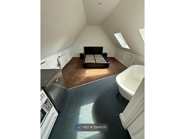 Studio To Rent In Main Road, Ingatestone, CM4