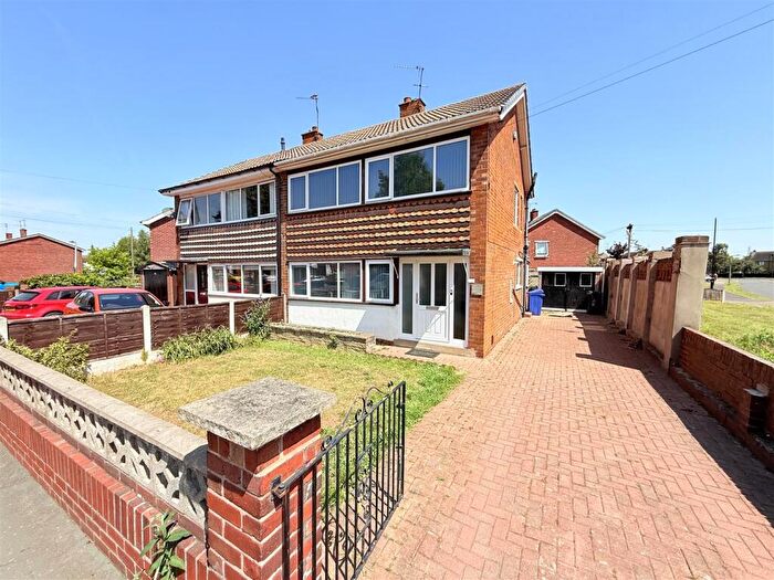 3 Bedroom Semi Detached House To Rent In Church Balk, Edenthorpe, Doncaster, DN3