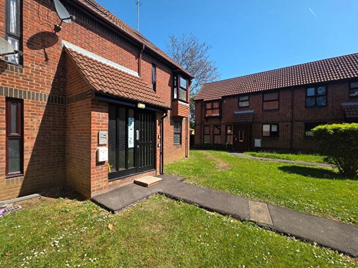 Studio To Rent In Alexander Close, Barnet, North London, EN4