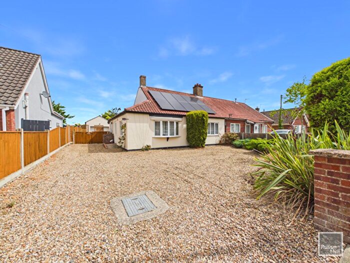 2 Bedroom Semi-Detached Bungalow For Sale In Grove Avenue, New Costessey, NR5