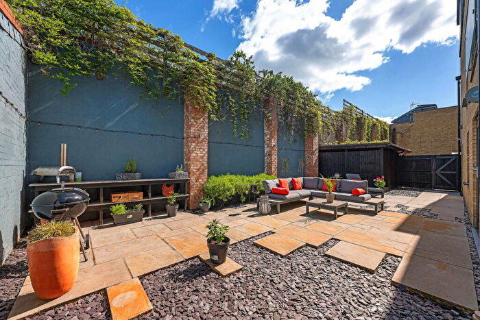 2 Bedroom Flat For Sale In Chiltonian Mews, London, SE13