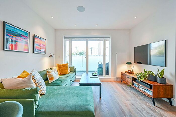 1 Bedroom Flat To Rent In Berwick Close, Ealing, London, W13