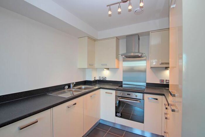 2 Bedroom Flat To Rent In Roman Road, London, E3