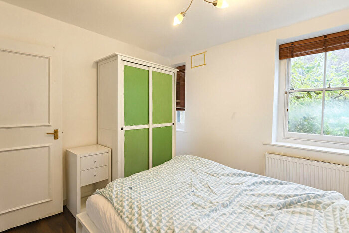 1 Bedroom Flat To Rent In Lion Mills, Hackney Road, London, E2