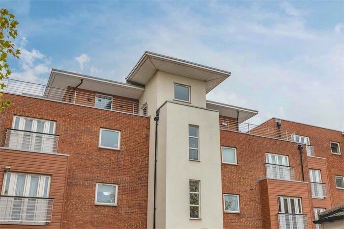 2 Bedroom Flat To Rent In Hawkes Close, Langley, Berkshire SL3