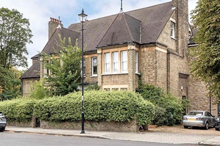 2 Bedroom Flat For Sale In Adelaide Avenue, Brockley, London, SE4