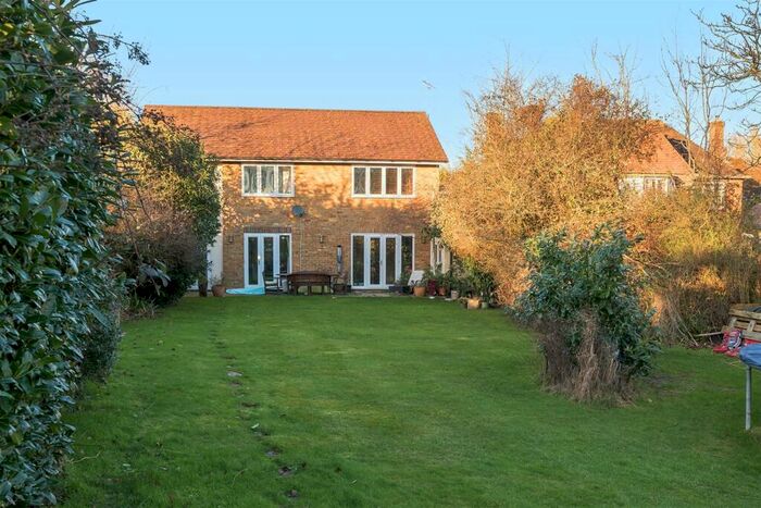 4 Bedroom Detached House For Sale In Lower Farm Road, Effingham, KT24