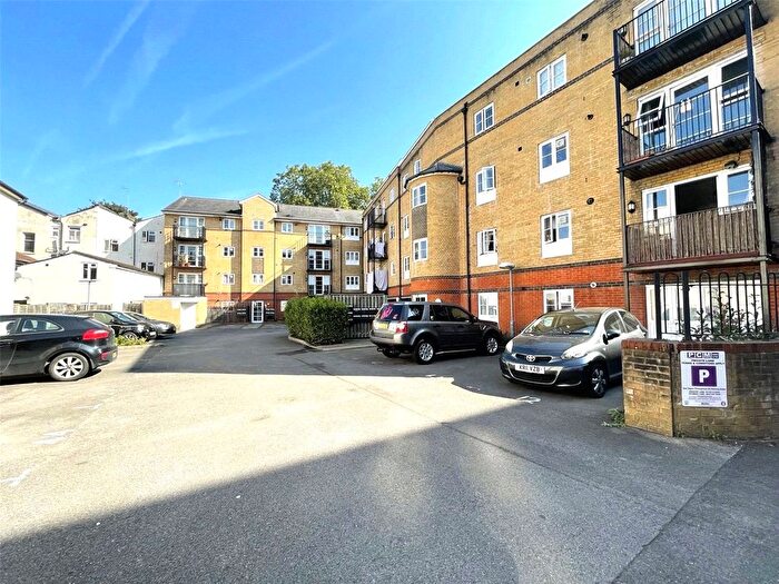 2 Bedroom Flat For Sale In High Street, Aldershot, Hampshire, GU11