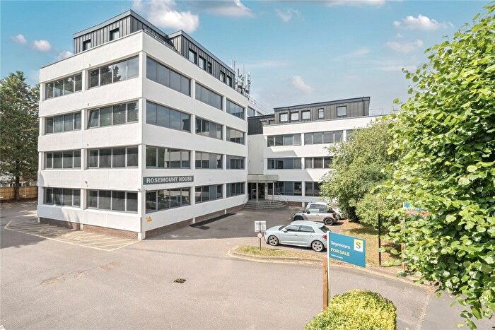 2 Bedroom Flat To Rent In West Byfleet, Surrey, KT14