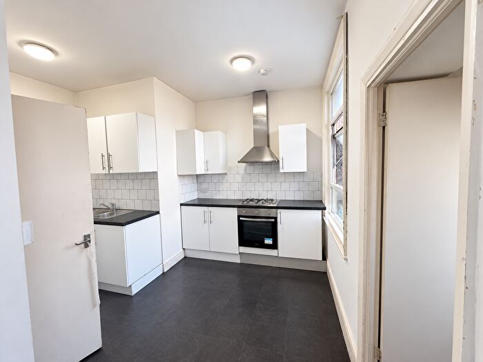 3 Bedroom Flat To Rent In Leytonstone, London, London, E11
