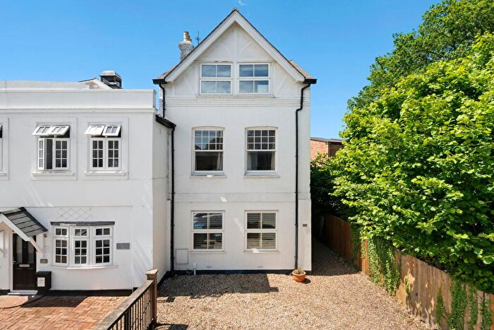 5 Bedroom Semi-Detached House For Sale In Anyards Road, Cobham, KT11
