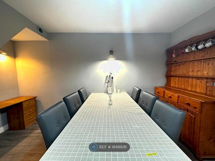 3 Bedroom Semi-Detached House To Rent In Turnpike Drive, Luton, LU3