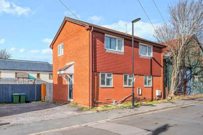 1 Bedroom Apartment To Rent In Church Road, Southampton, SO19