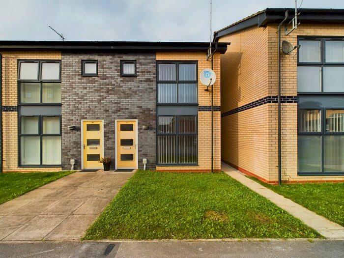 2 Bedroom Semi-Detached House To Rent In Needlers Way, Hull, HU5
