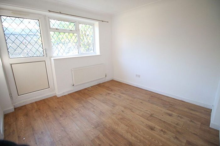 1 Bedroom Flat To Rent In Butts Crescent, Feltham, TW13
