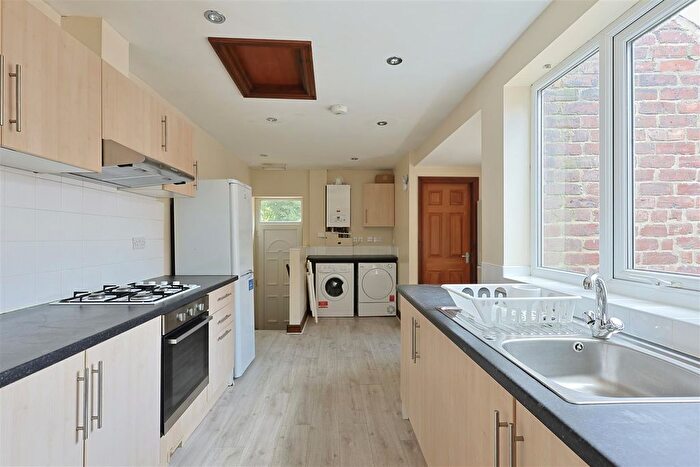 6 Bedroom Maisonette To Rent In Deuchar Street, Newcastle Upon Tyne, NE2