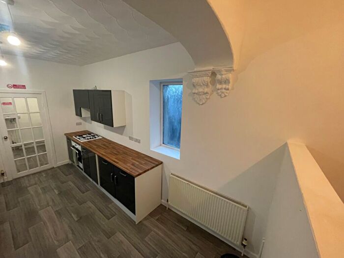 2 Bedroom Flat To Rent In Swansea Road, Llanelli, Carmarthenshire, SA15