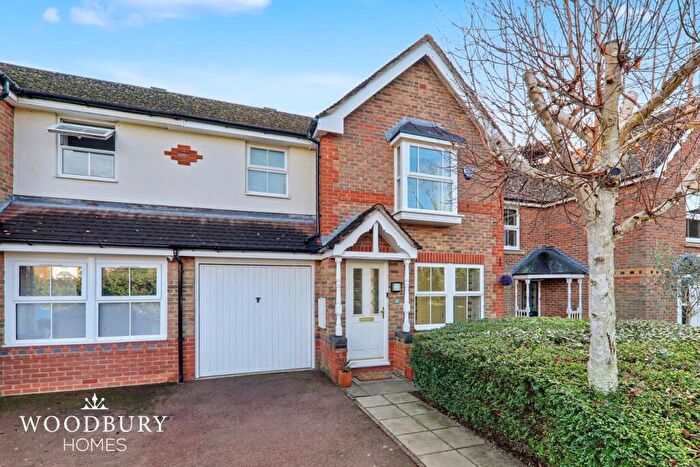 3 Bedroom Semi Detached House For Sale In Cleves Close, Loughton, IG10