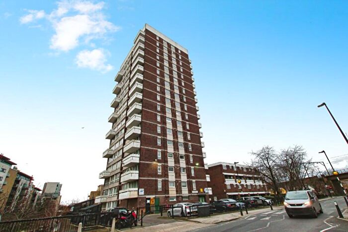 2 Bedroom Flat For Sale In Salmon Lane, London, E14