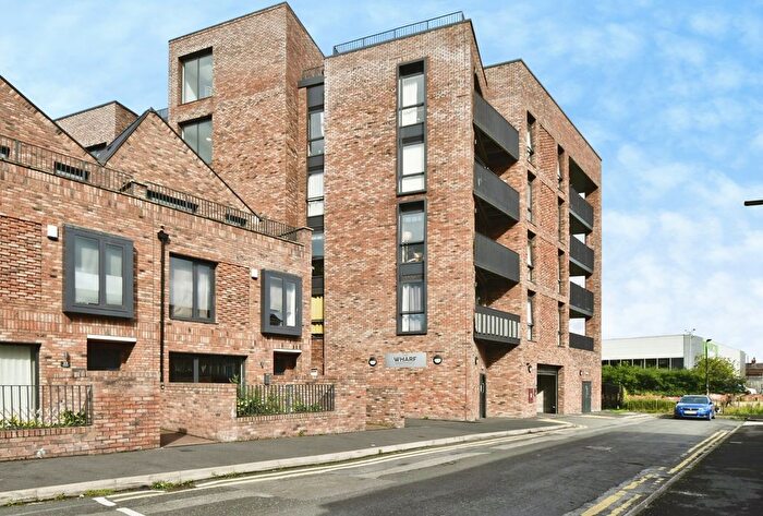 2 Bedroom Flat For Sale In Wharf Road, Altrincham, WA14