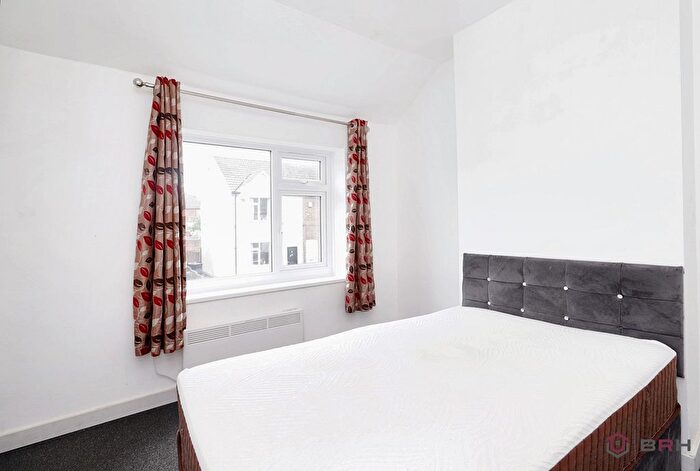 3 Bedroom End Of Terrace House For Sale In Staveley Street, Doncaster, DN12