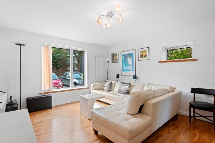 2 Bedroom Flat To Rent In Abbotts Close, Alwyne Road, N1