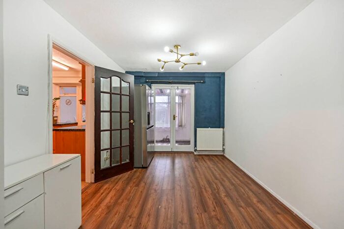 3 Bedroom Terraced House For Sale In Tockley Road, Berkshire, Slough, SL1