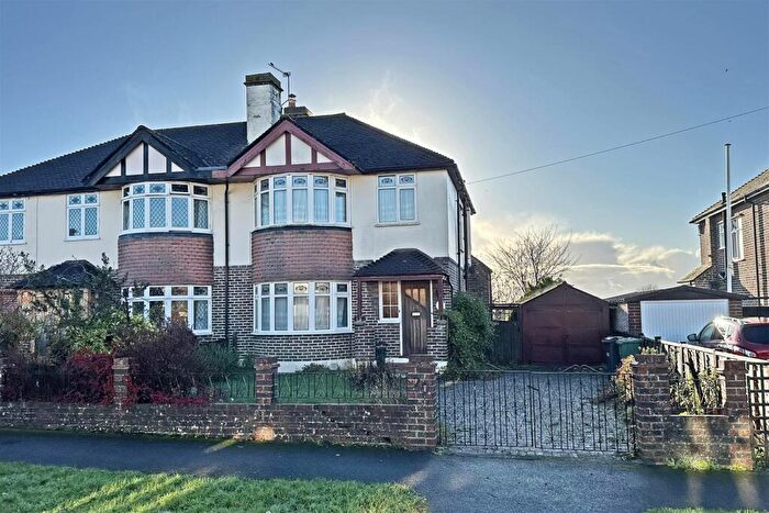 3 Bedroom Semi Detached House For Sale In Woodside Way, Salfords, Redhill, RH1